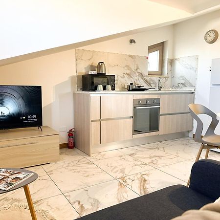 Carolas Luxury House ฟิวมิชีโน ภายนอก รูปภาพ